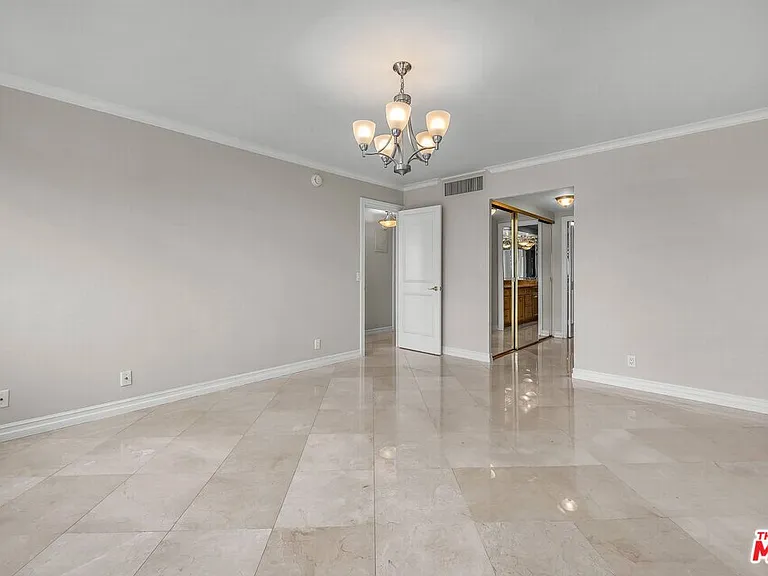 10701 Wilshire Blvd #1903 — Photo 21