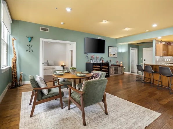 411 W 7th St APT 806, Fort Worth, TX 76102