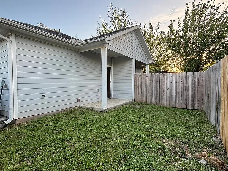 339 Owens St #A — Photo 11