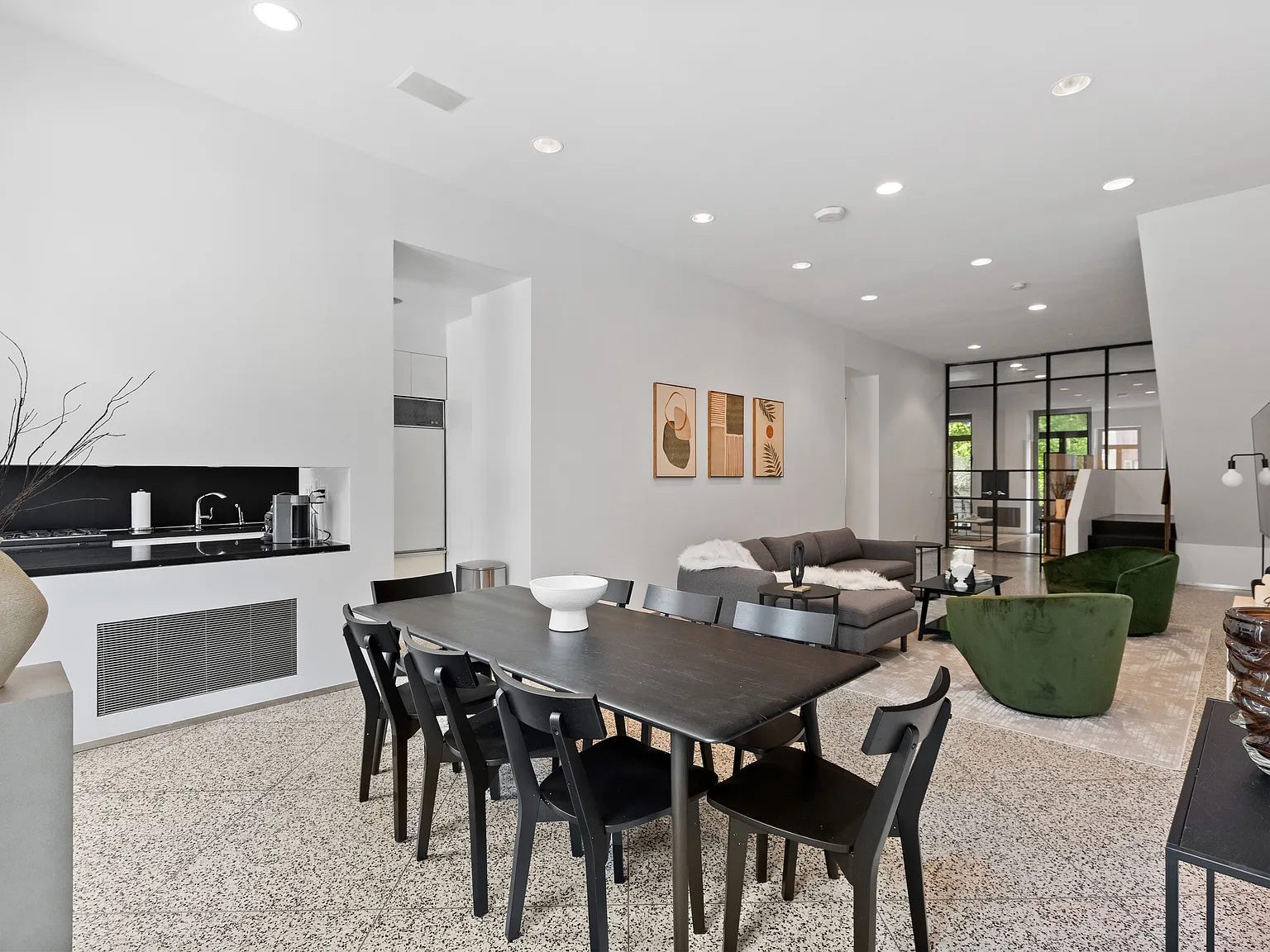 318 West 14th Street — Photo 2