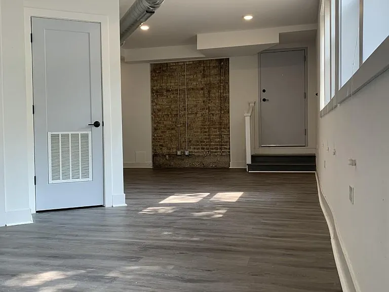 5827 N Ridge Ave #101 — Photo 5