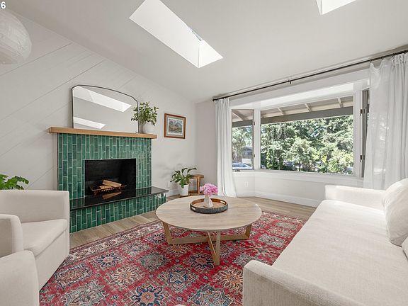 3rd image of 70 Coachman Dr