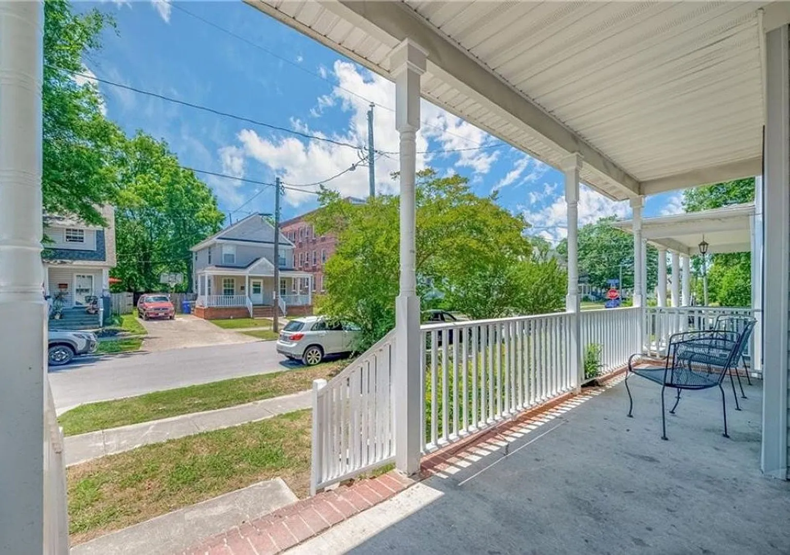 Beautiful 4 Bedroom - Old Dominion Place — Photo 2