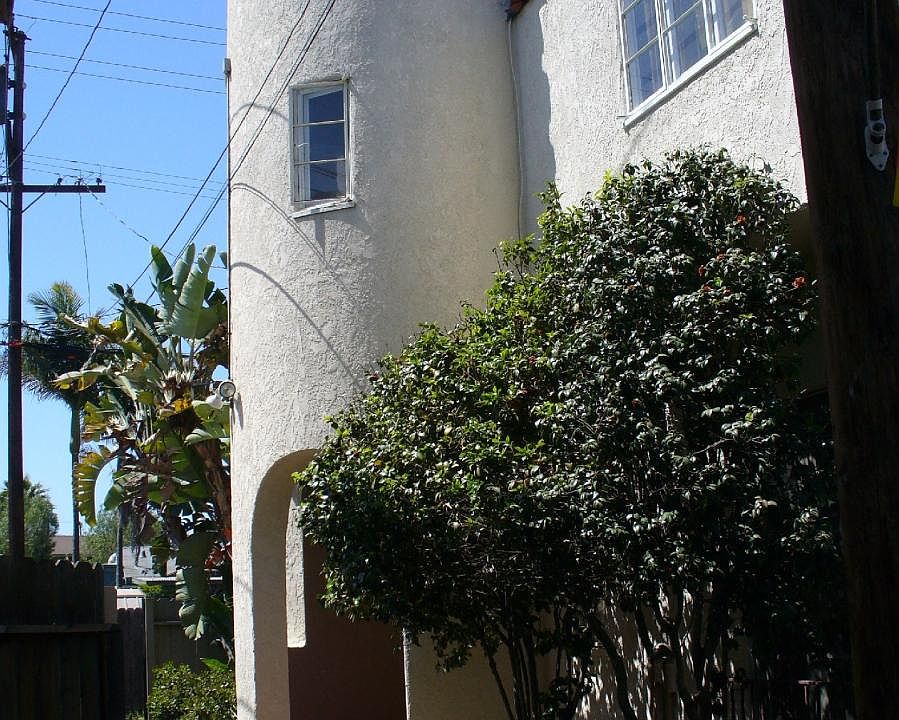1st image of 2438 E 6th St