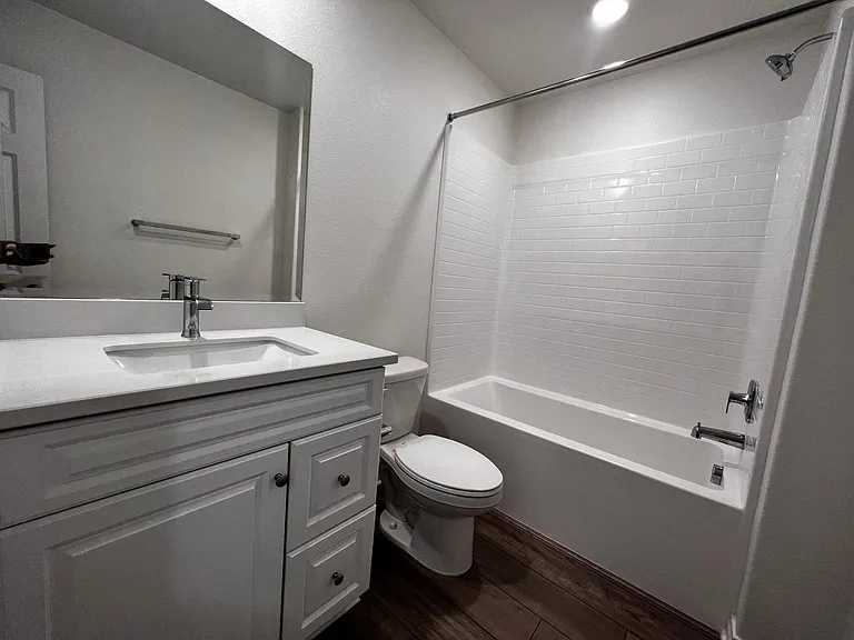 4240 S Laguna Ave — Photo 9