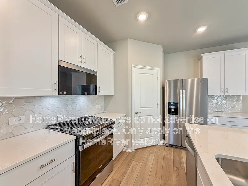 3 bed, 2.0 bath, 1475 sqft, $2,195 — Photo 2