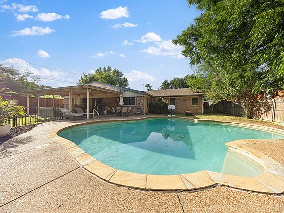 4th image of 6736 Corona Dr