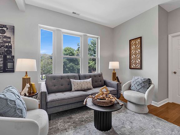 4th image of 1457 W Thome Ave #2