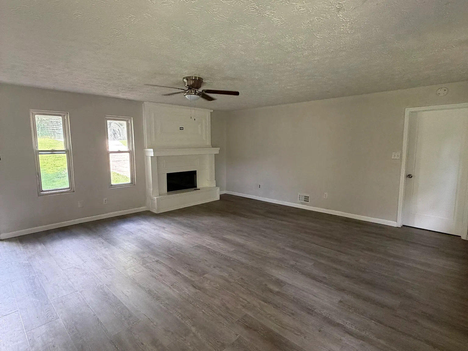 3 bed, 1200 sqft, $1,900 — Photo 3