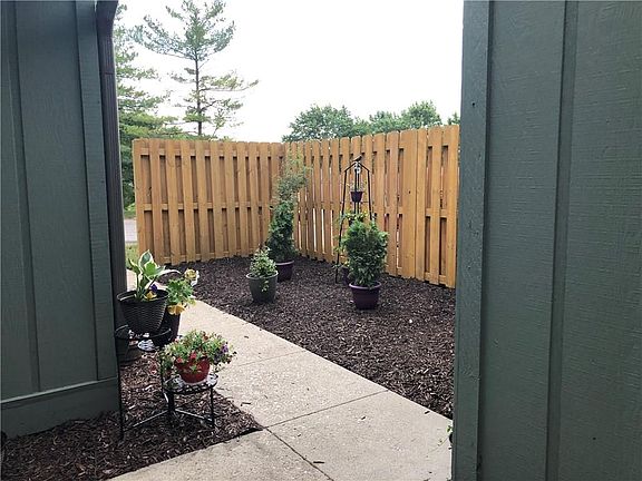 3rd image of 216 Sugarwood Ln