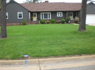10 Rivercrest Dr, Poquoson, VA 23662