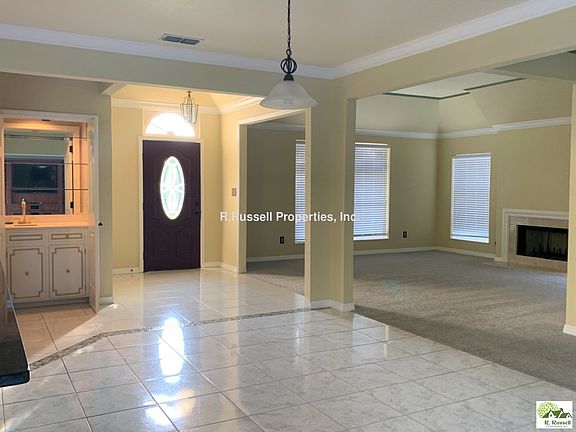 5th image of 6013 Lexington Park #102
