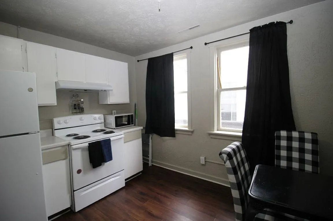 1 bed, 300 sqft, $650 — Photo 3