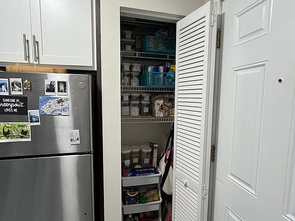 5th image of 1253-1253 W Henderson St #33