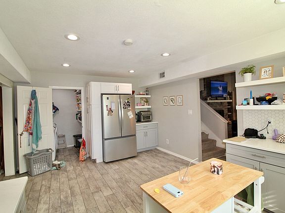 5th image of 352 Sailfish Dr