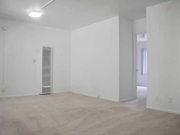 3rd image of 540 Glenrock Ave APT 8