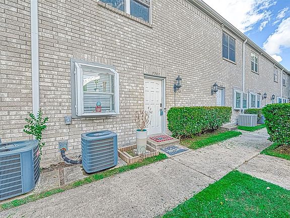 4th image of 7707 Cambridge St #7707