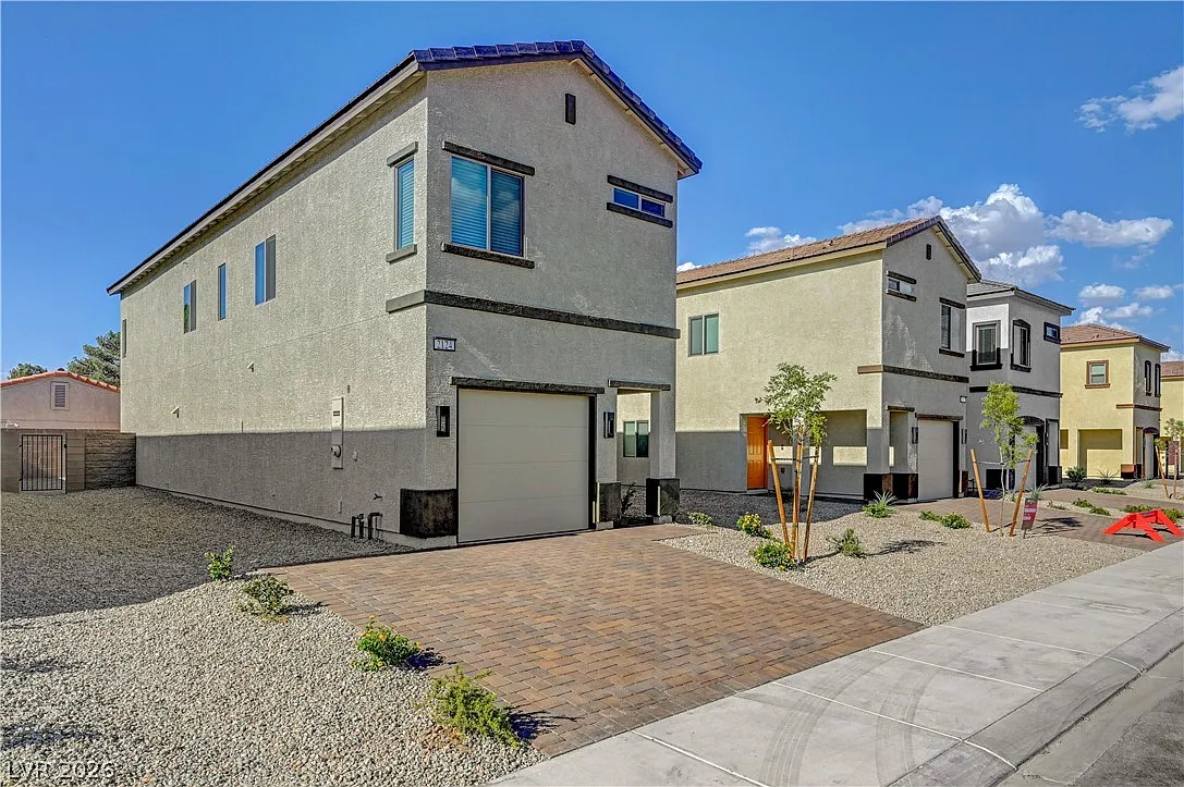 4 bed, 2.5 bath, 1614 sqft, $2,450 — Photo 3