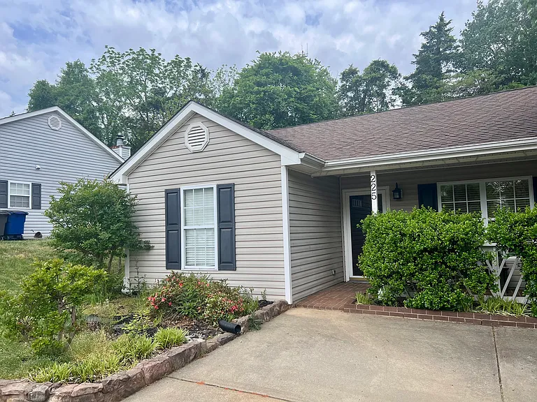 225 Pitcher Ct — Photo 1