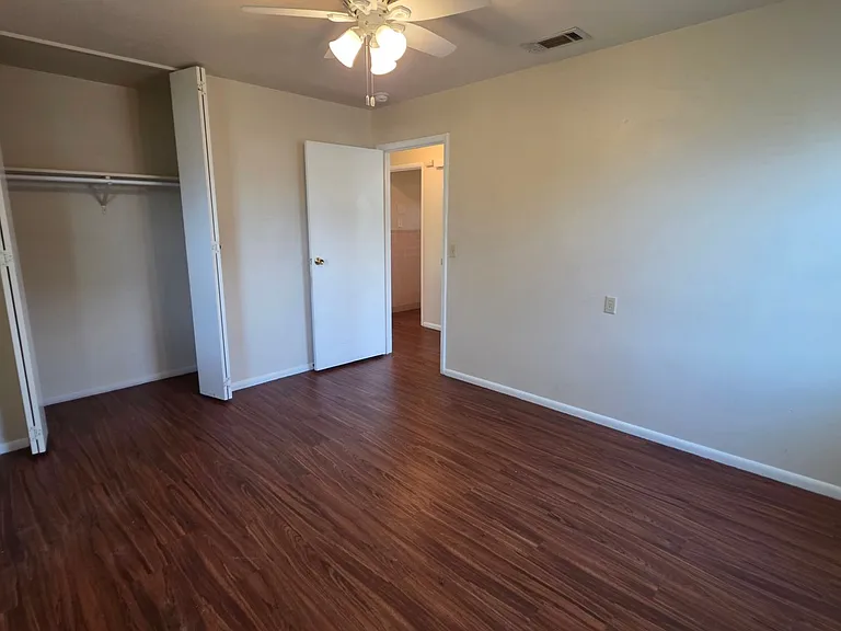 6251 Shadydell Dr — Photo 12