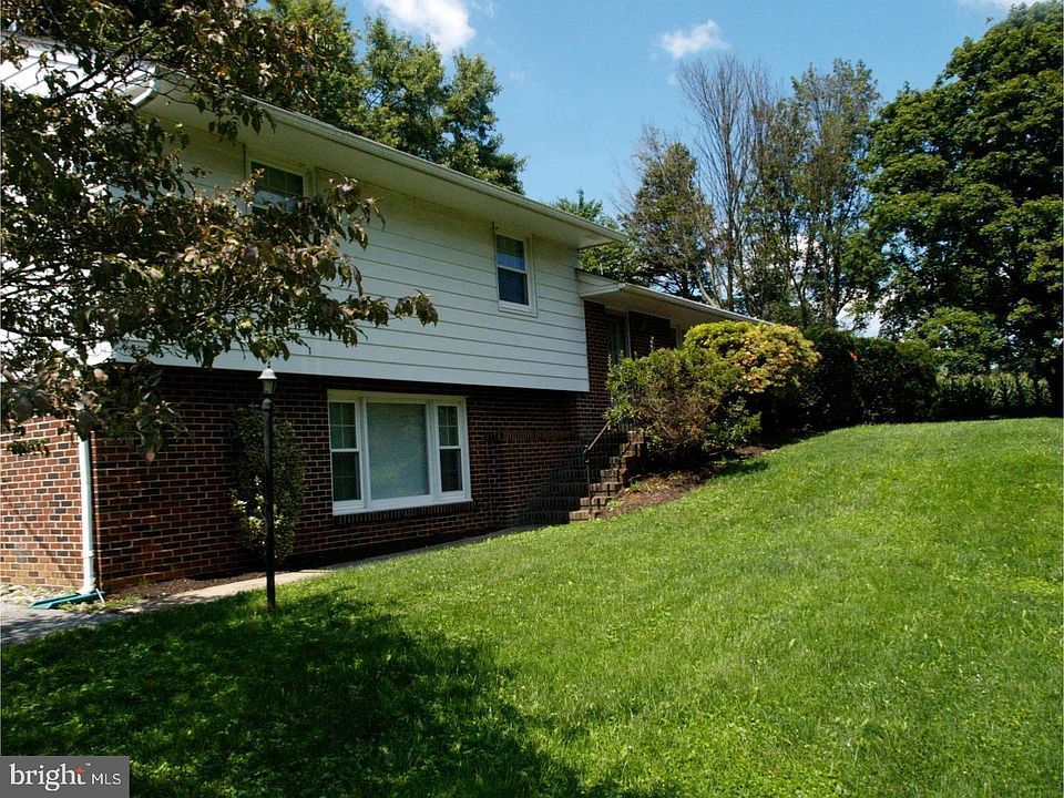 2nd image of 121 Forestville Rd