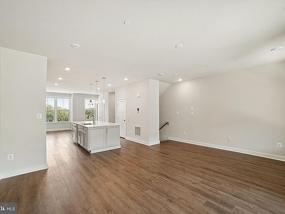 3rd image of 10083 Lake Linganore Blvd