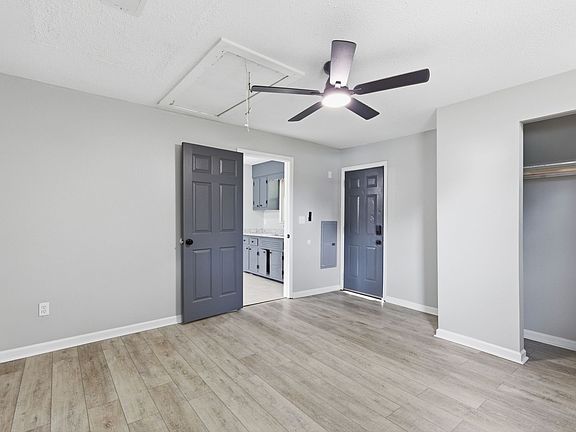 4th image of 13 Charlemagne Blvd