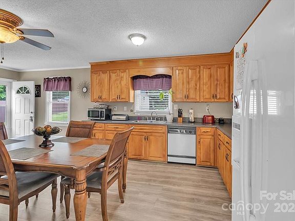 5th image of 502 W Ormand Ave