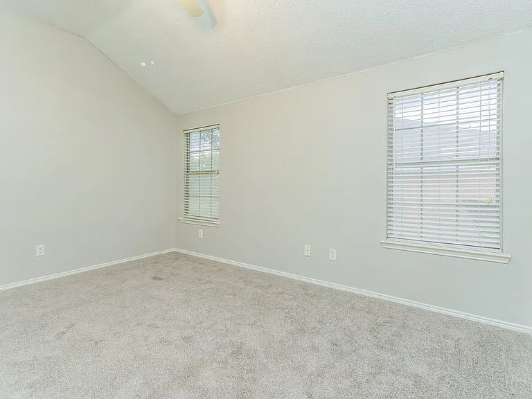 813 Edgehill Rd — Photo 10