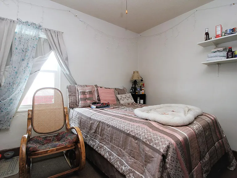 213 W Walnut St — Photo 6