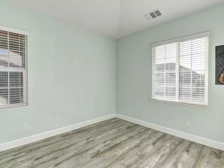 5654 Saratoga Cir — Photo 25