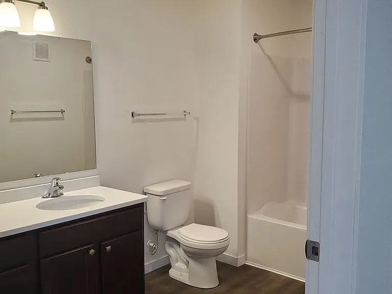 899 Barrett St N — Photo 52