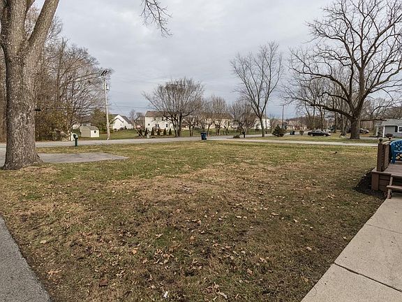 2nd image of 741 Lakeview Dr