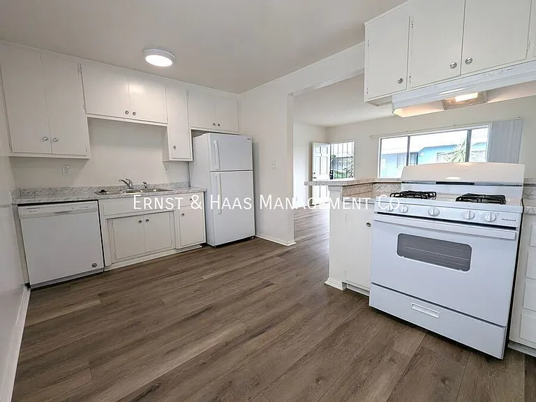 1006 E 32nd St #D — Photo 4