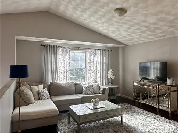 19 Marques St, Cumberland, RI 02864