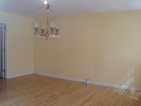 3rd image of 49 Crestwood Dr