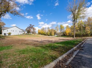 Pine St NW, New London, MN 56273