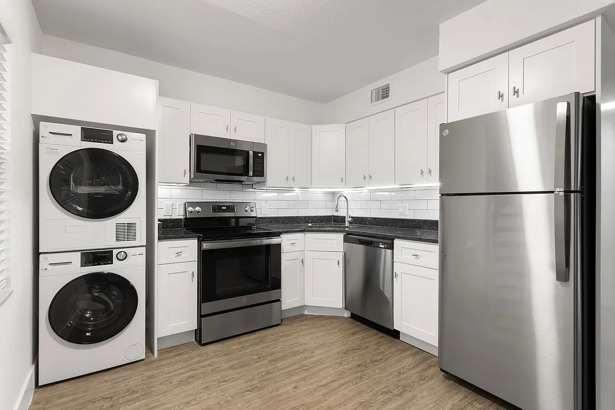 Granite Countertop and Undercabinet Lighting - Echo on Eighth