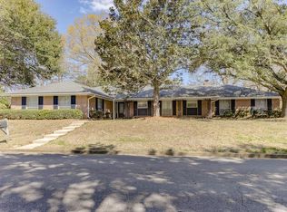 203 Pinehurst St, Vicksburg, MS 39180