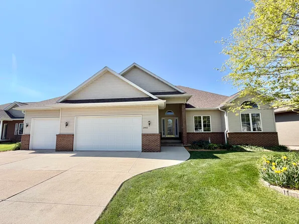 2402 Suncrest Dr, Ames, IA 50014