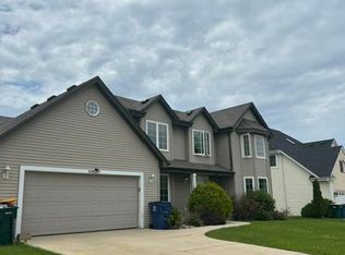 9765 S Rustic Pl, Oak Creek, WI 53154