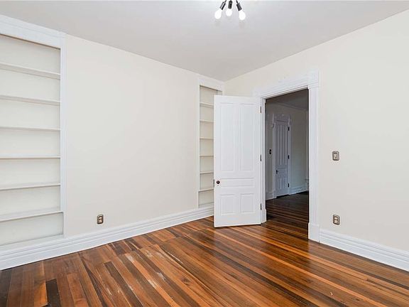 3rd image of 320 Park Dr