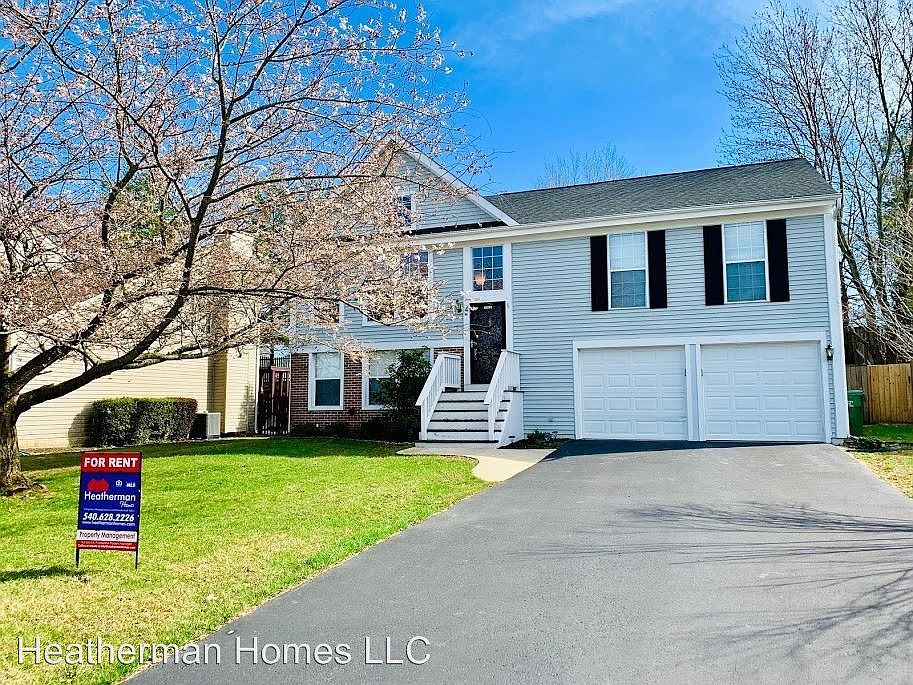 1st image of 4 Quiet Brook Ct