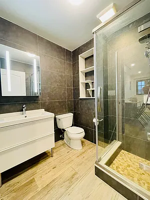 Rented by E Realty International Corp | media 27