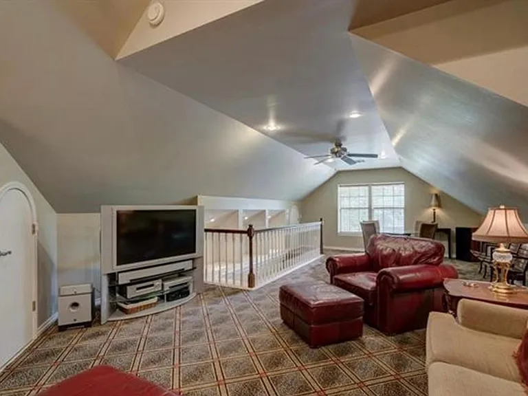 10641 S Sandusky Ave — Photo 37