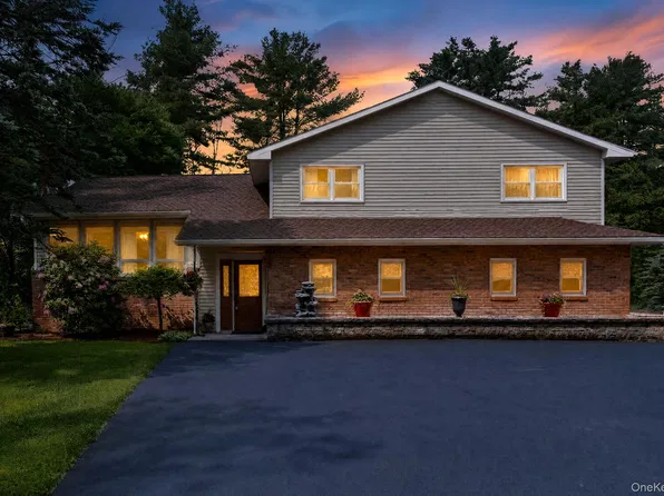 825 County Route 26, Coxsackie, NY 12042