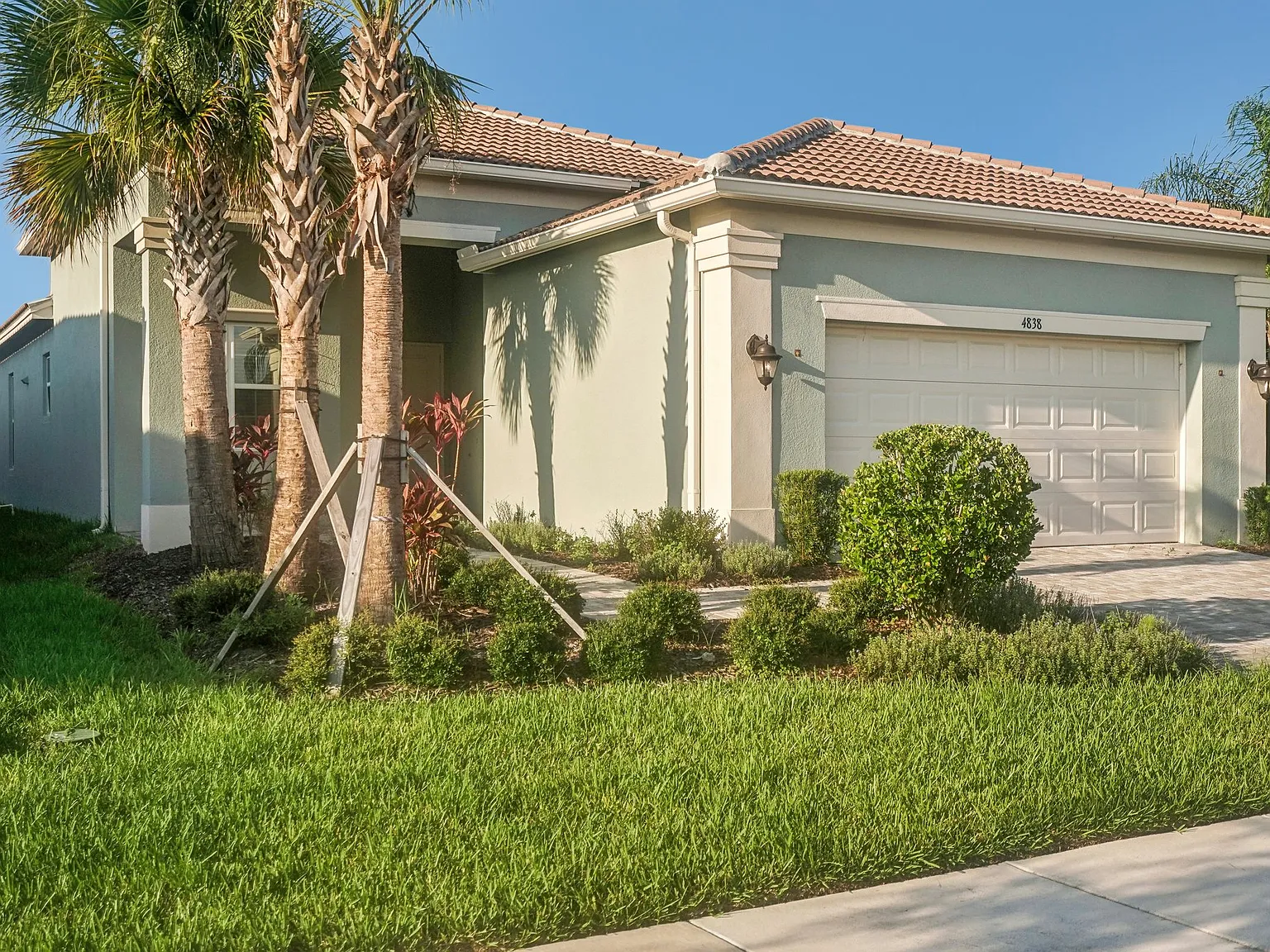 3 bed, 2.5 bath, 2252 sqft, $3,500 — Photo 1