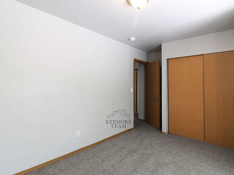 825 S Elm St — Photo 15