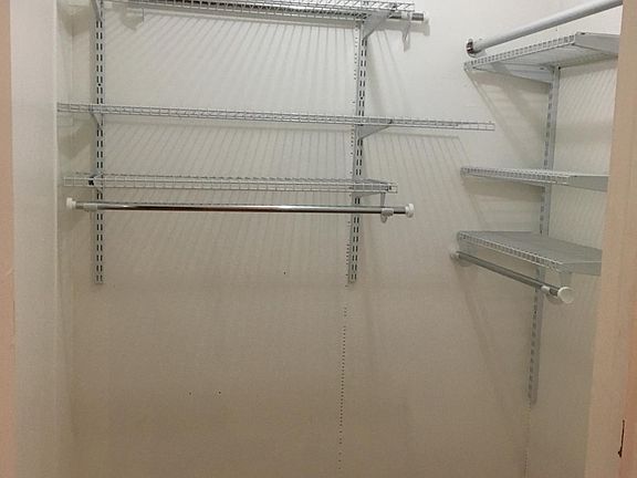 Walk-in closet Bedroom #1