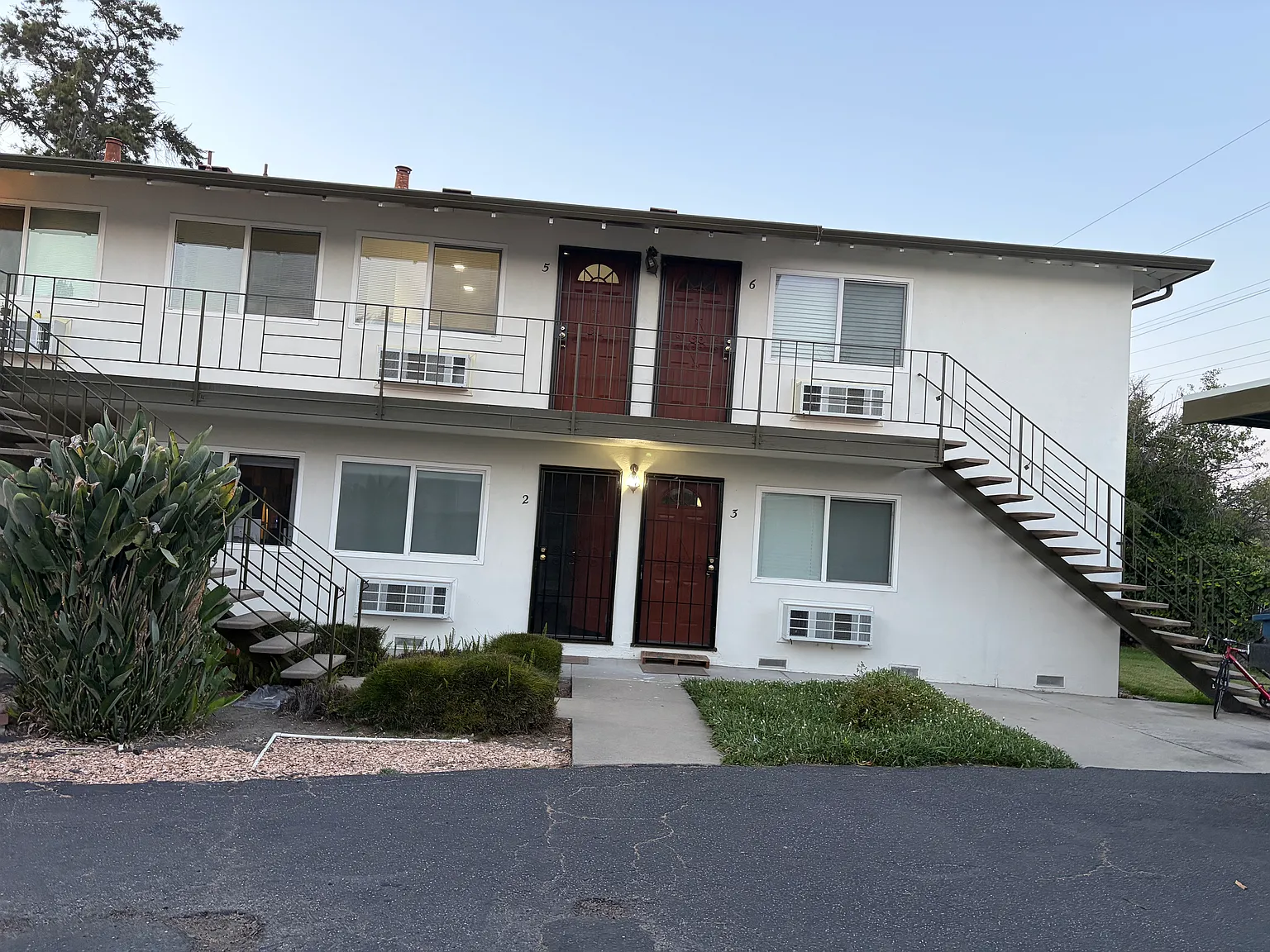 682 Johanna Ave — Photo 2